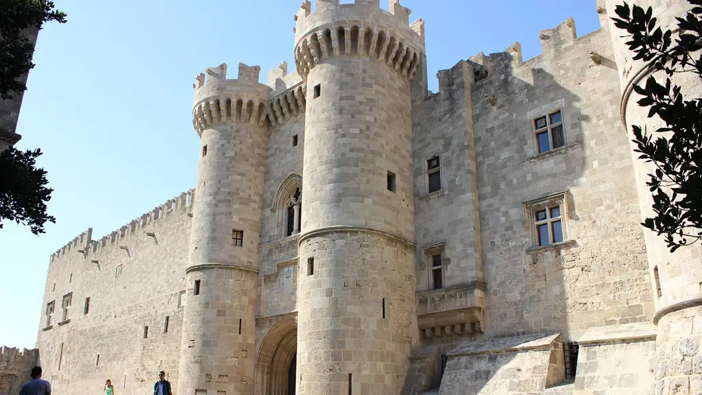 <p>Perhaps the most beautiful among the beautiful, the &quot;emerald island&quot;, jewel and pride of the Aegean sea. Beaches, sights, history, entertainment, everything is richly offered to you. You will find many options to cover every preference.</p>